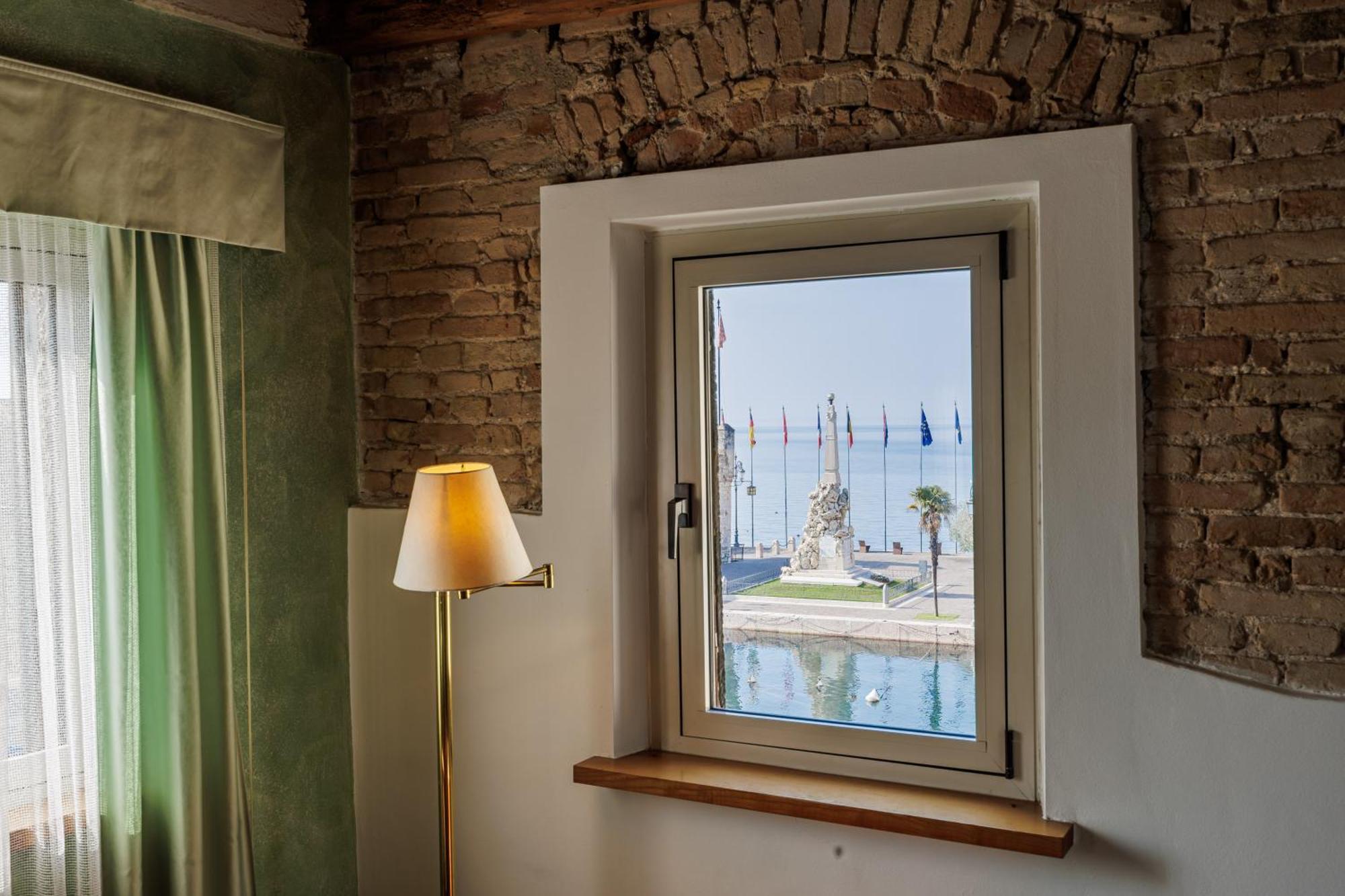 Hotel Alla Grotta Lazise Extérieur photo