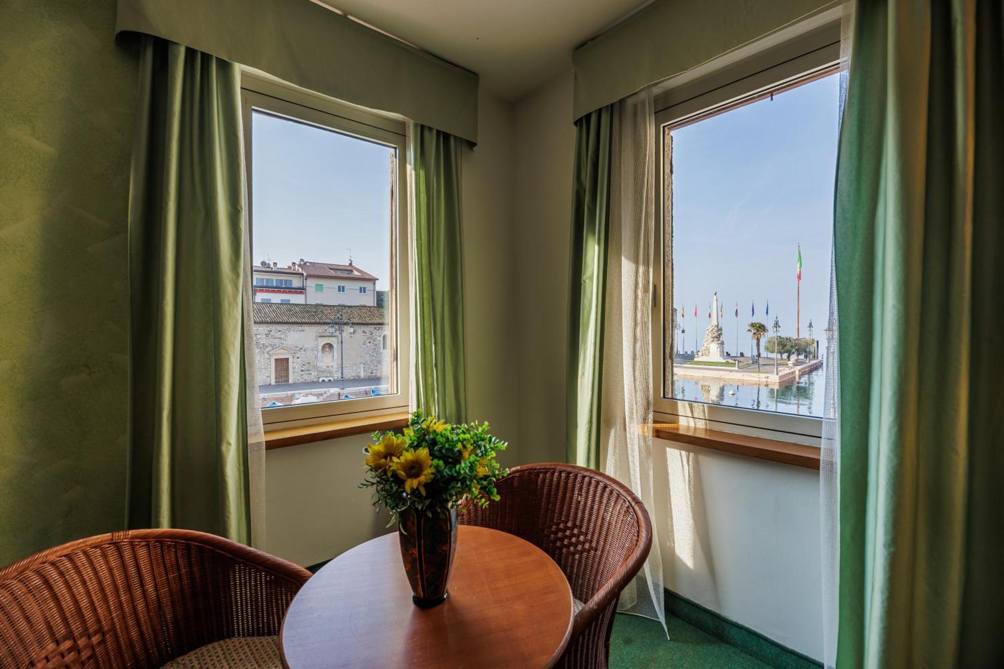Hotel Alla Grotta Lazise Extérieur photo