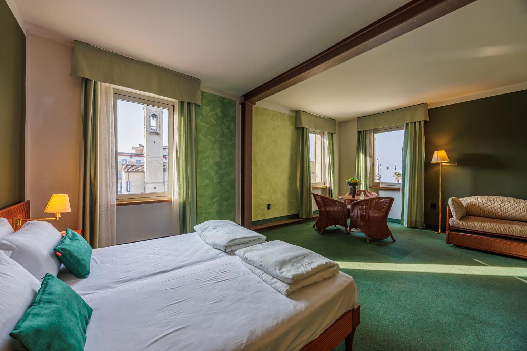 Hotel Alla Grotta Lazise Extérieur photo