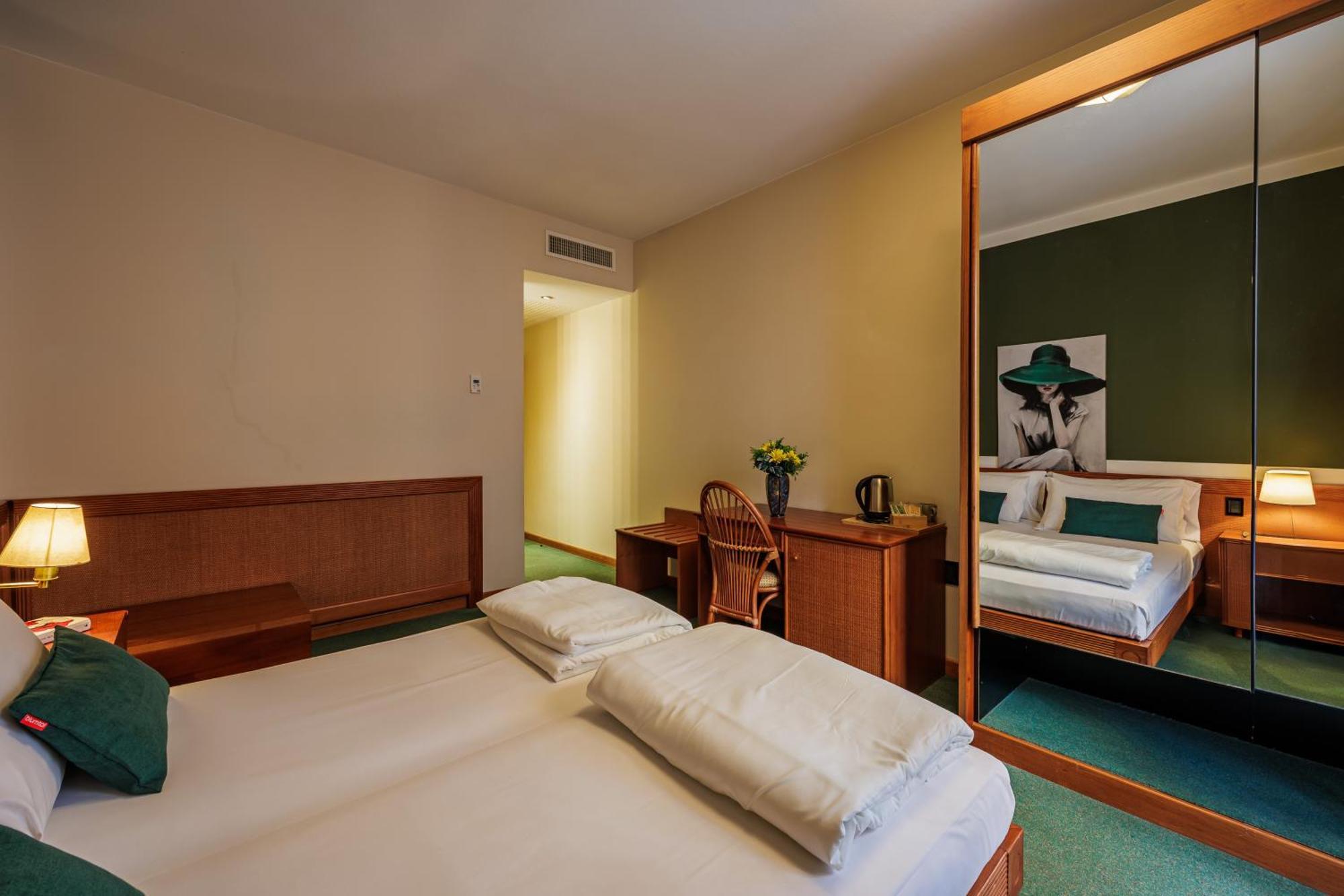 Hotel Alla Grotta Lazise Extérieur photo