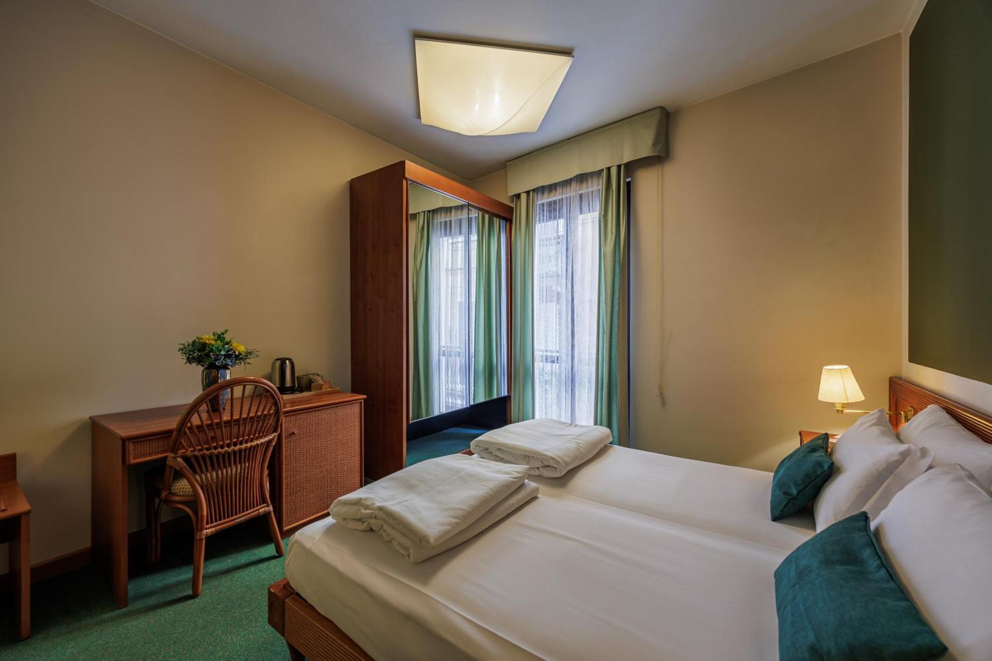 Hotel Alla Grotta Lazise Extérieur photo