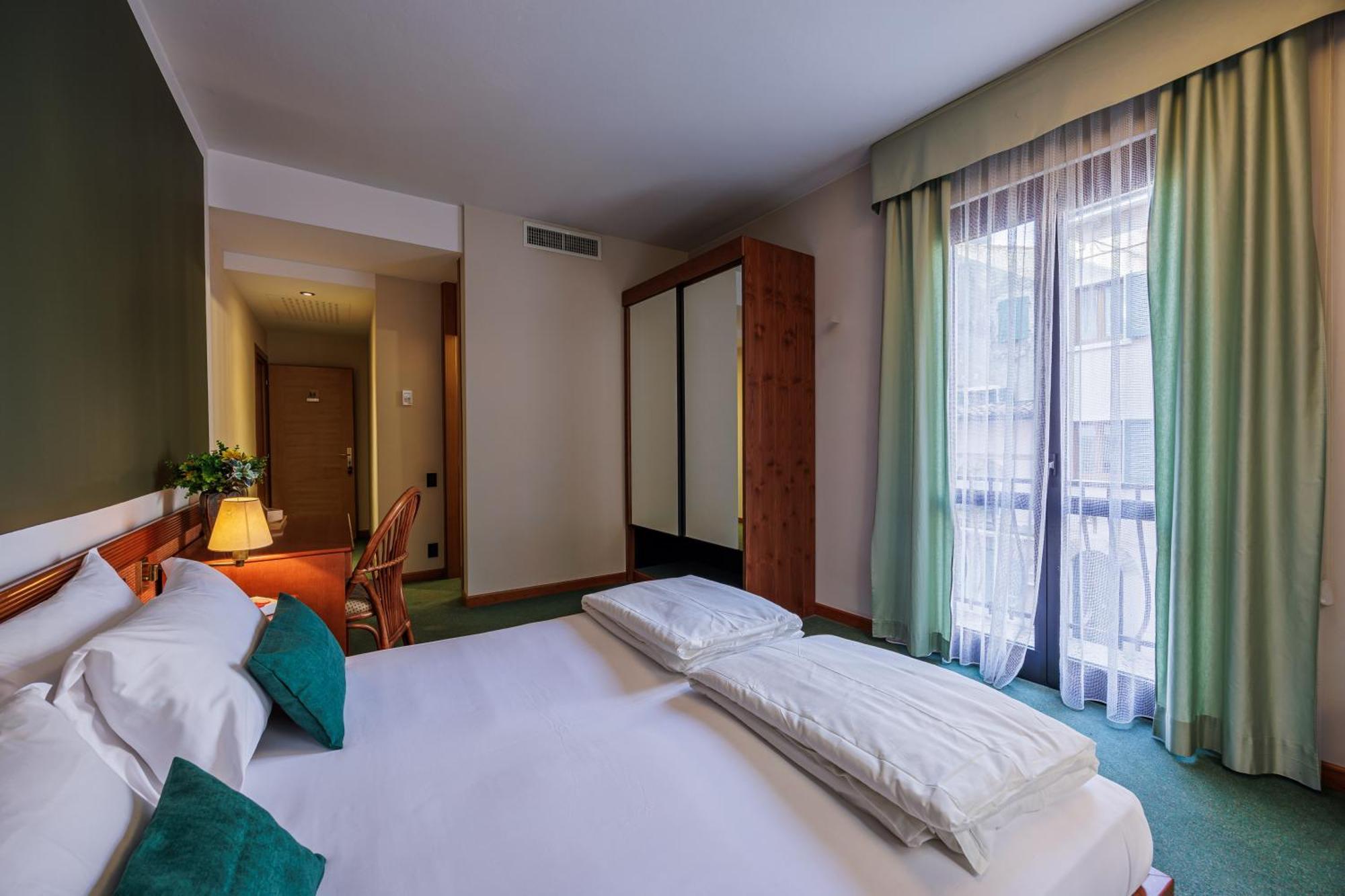 Hotel Alla Grotta Lazise Extérieur photo