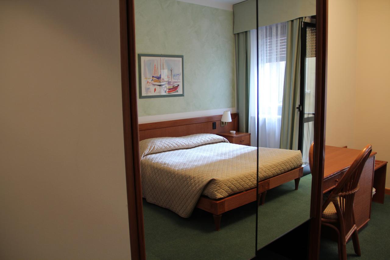Hotel Alla Grotta Lazise Extérieur photo
