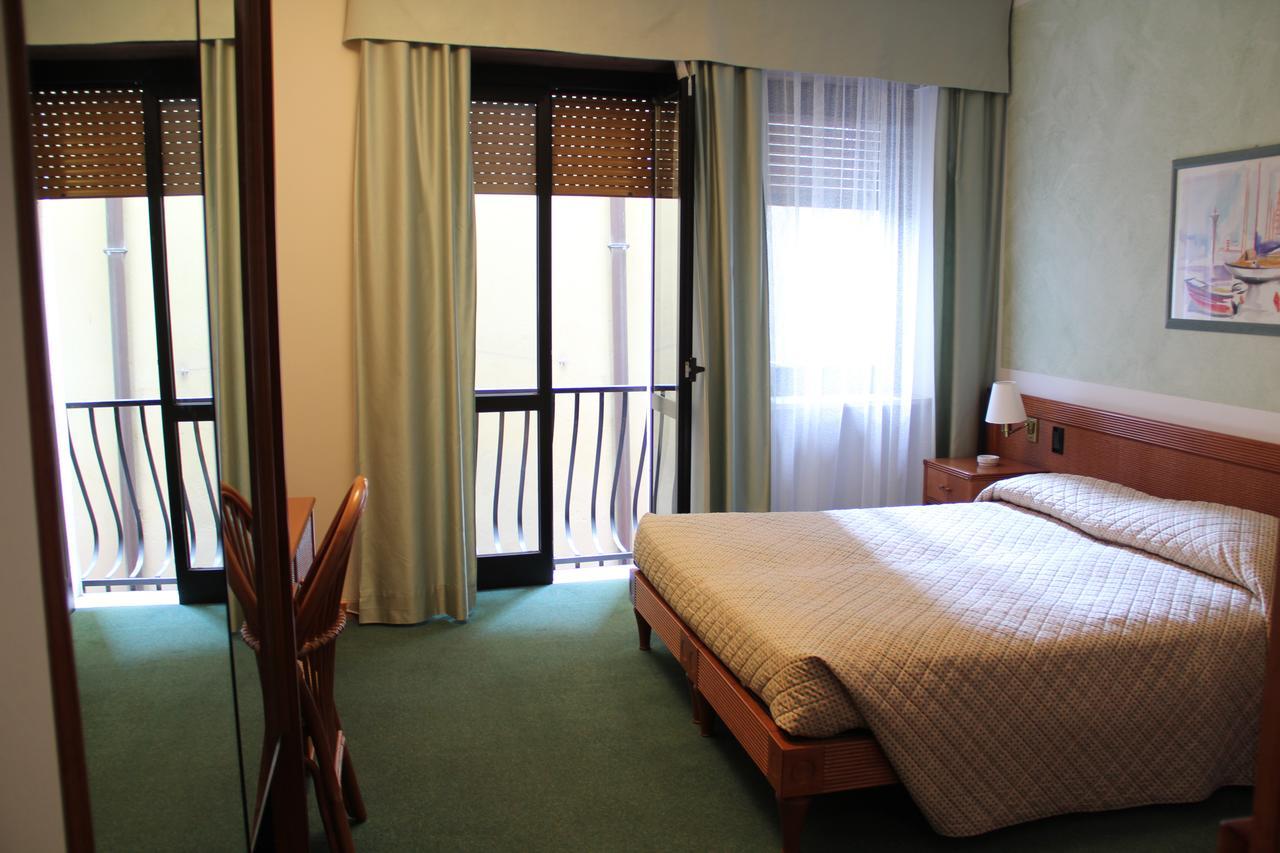 Hotel Alla Grotta Lazise Extérieur photo